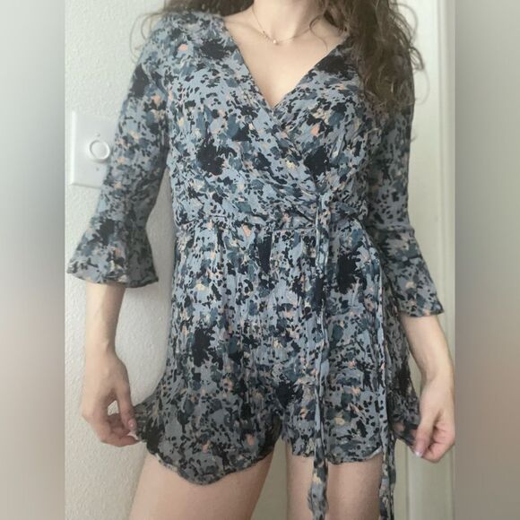 Free People All the Right Ruffles Romper Size Large - Picture 1 of 7